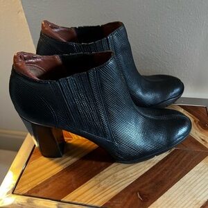 Gianni Bini Black Leather Elegant Black Ankle Boots